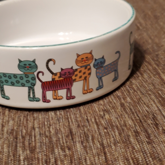 Set of Three Cat-Themed Ceramic Bowls - Picture 8 of 13